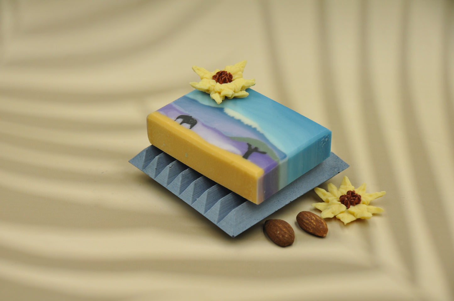 Vegane handgemachte Seife mit Kilimanjaro Berglandschaft und Elefant Motiv