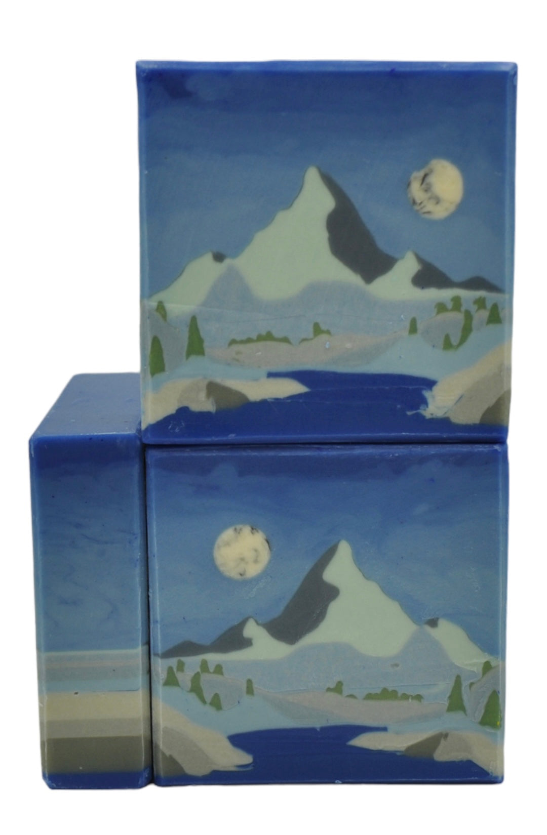 Handgemachte Seife mit Mt. Taranaki Berglandschaft Motiv im Inneren der Seife