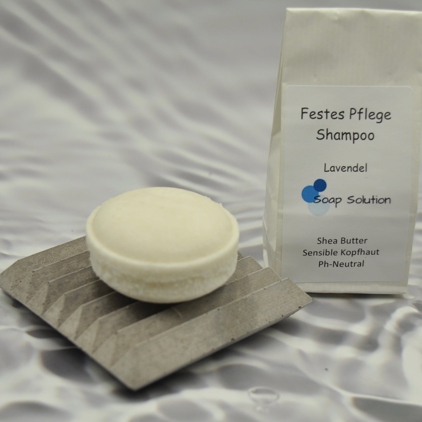 Handgemachtes festes Shampoo mit Sheabutter für sanfte und pH-neutrale Haarpflege
