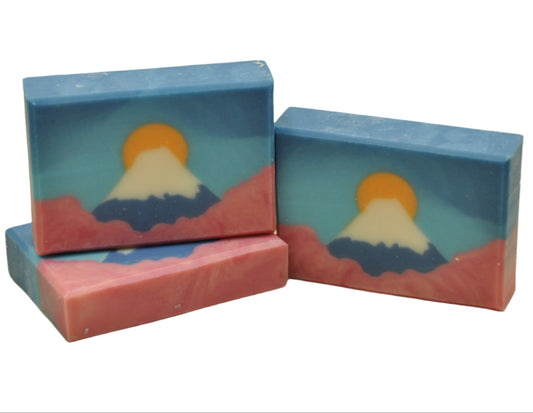 Vegane handgemachte Seife mit Fuji Berg und Sakura Kirschblüten Motiv