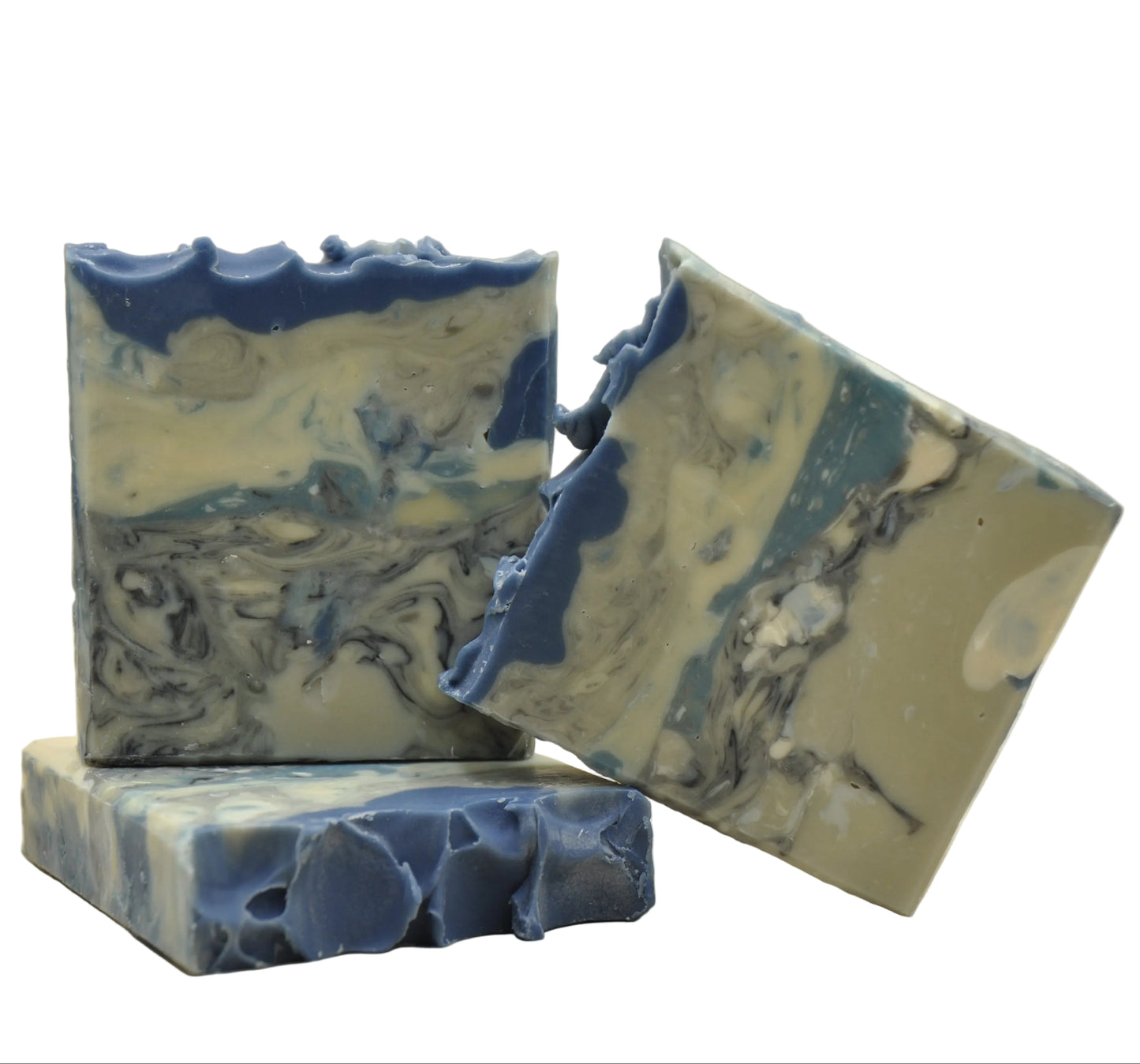 Handgemachte Kaltprozess-Seife in Blau und Grau mit Swirl-Muster, drei Stück, 