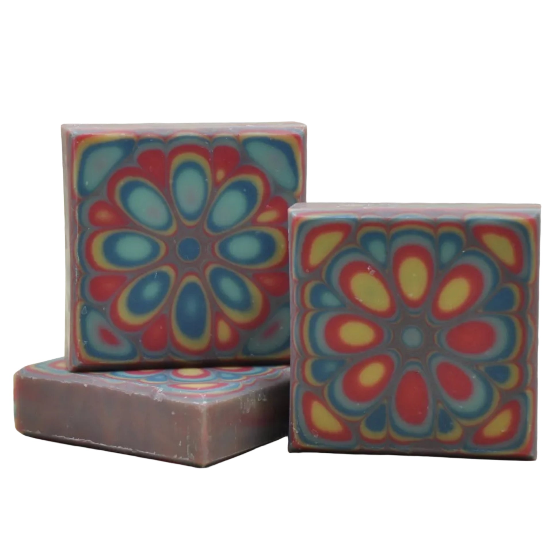 Handgefertigte Ziegenmilchseife im Kaltverfahren mit einem auffälligen Mandala-Motiv in Rot, Blaugrün und Gold – „Kaleidoscope Fiesta“, natürliche handwerklich hergestellte Seife, ein Unikat