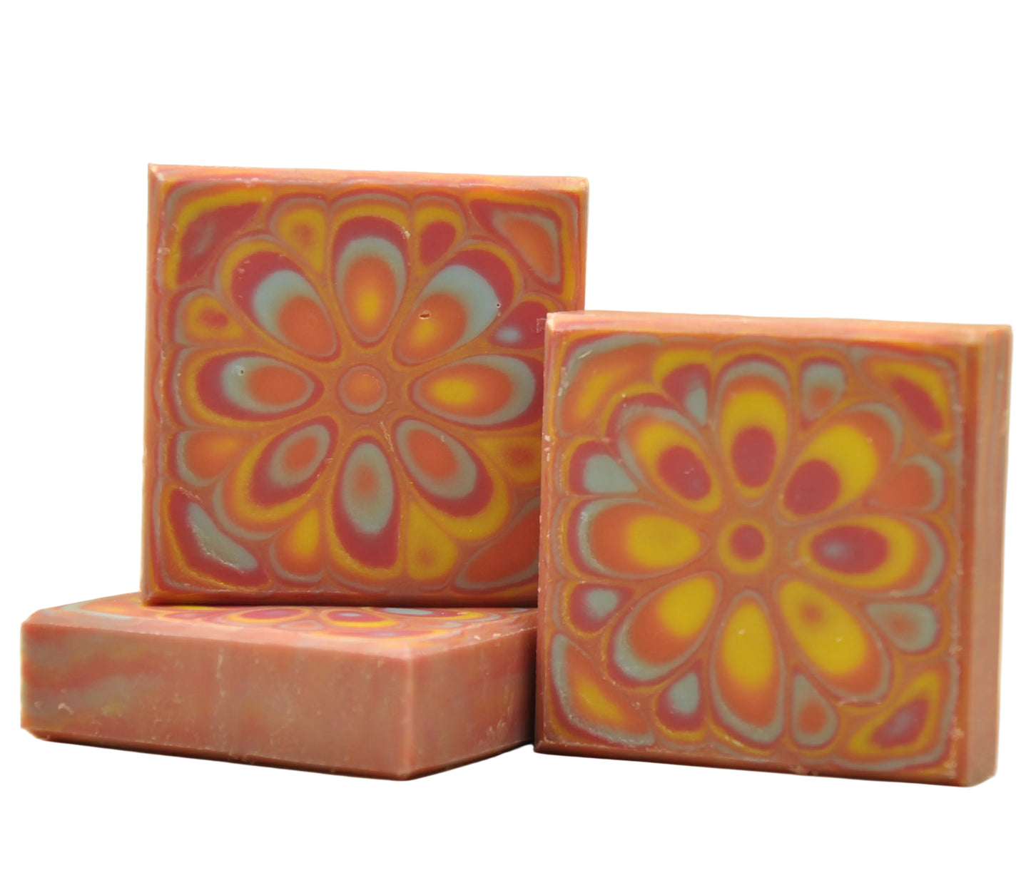 Handgemachte Kaleidoskop-Naturseife in Rot und Orange mit Mandeln Drink, Olivenöl und Sheabutter