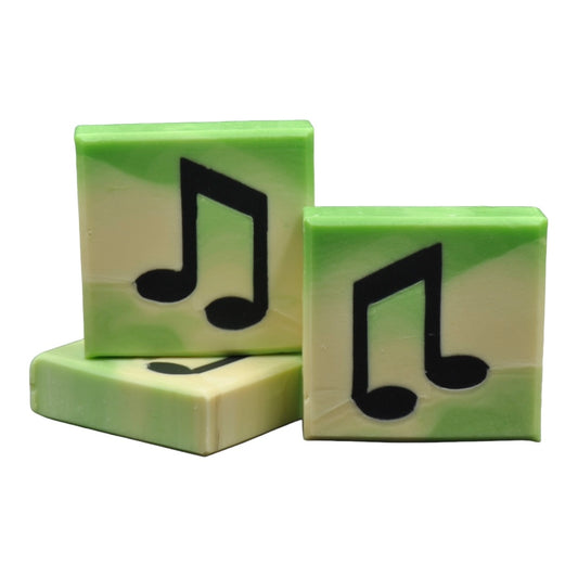 Handgemachte Seife mit Musik Motiv im Inneren der Seife