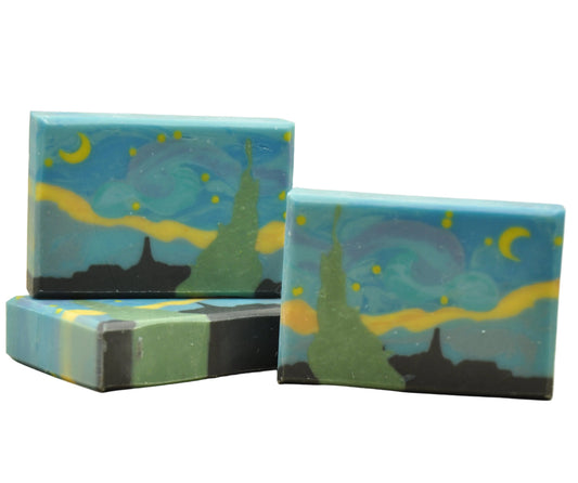 Drei handgemachte Seifen mit Van-Gogh-Sternennacht-Motiv in Blau, Grün und Gelb