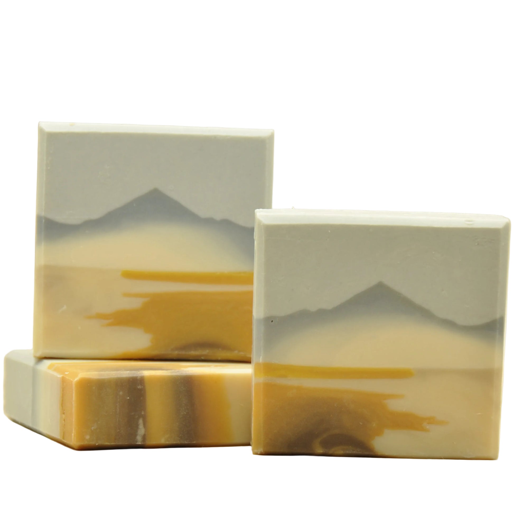 Handgemachte Ziegenmilchseife mit Teide-Vulkan-Design – weiße und goldene Lagen, natürliche Farben, kalte Verseifung