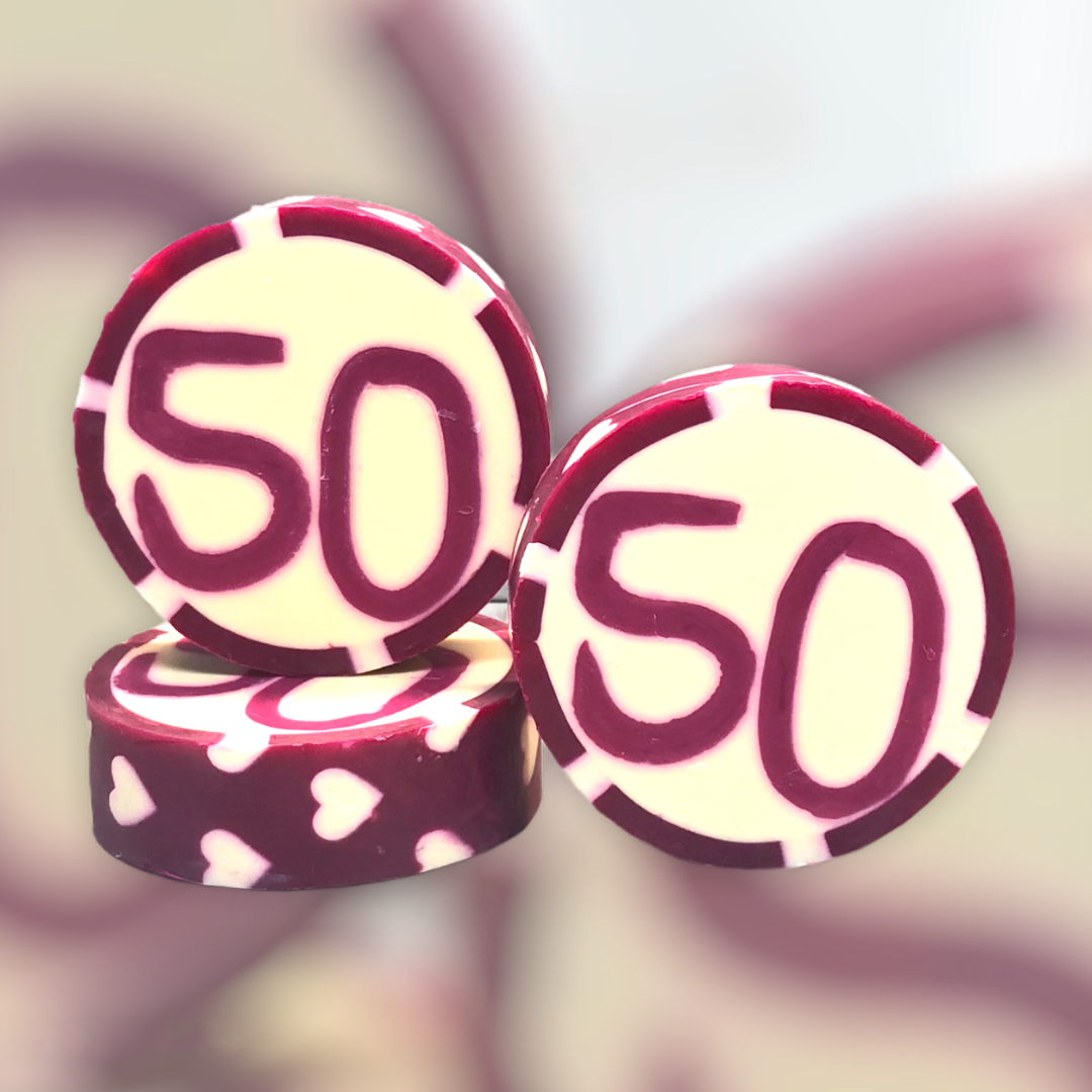 Handgemachte Seife mit 50. Geburtstag Motiv im Inneren der Seife